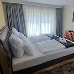 Rhin Szálloda
