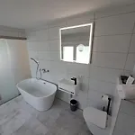 Rhin Szálloda *