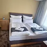 Rhin Szálloda *